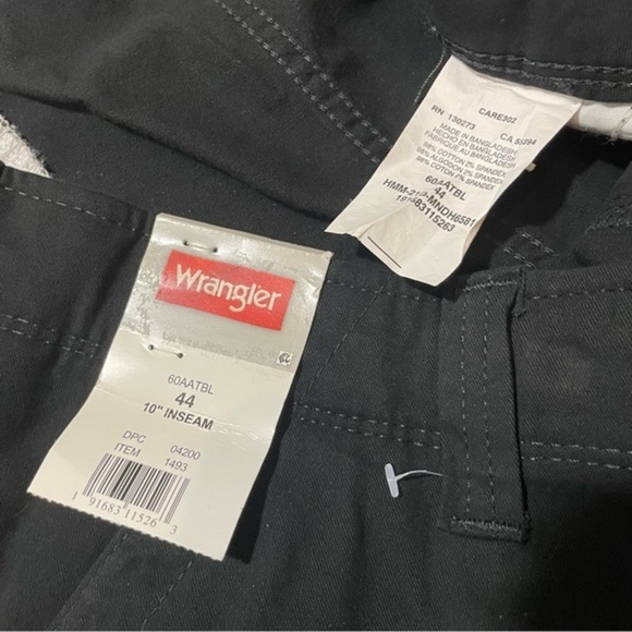 NWT Mens Wrangler Size 44 Solid Black Cotton Cargo Shorts Tech Pockets New - Picture 11 of 14